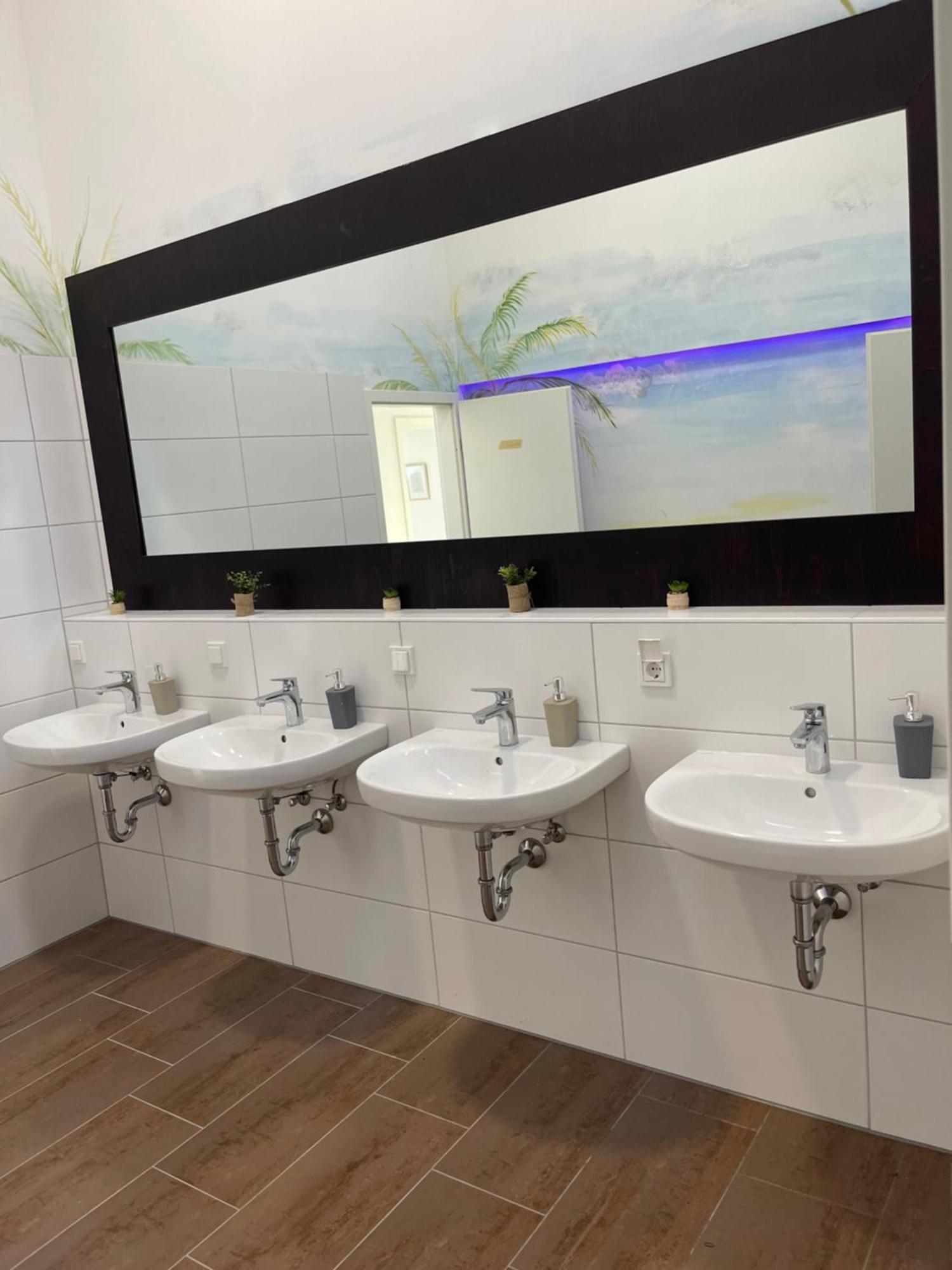 לוהמר Kavkaz Restaurant & Hotel מראה חיצוני תמונה