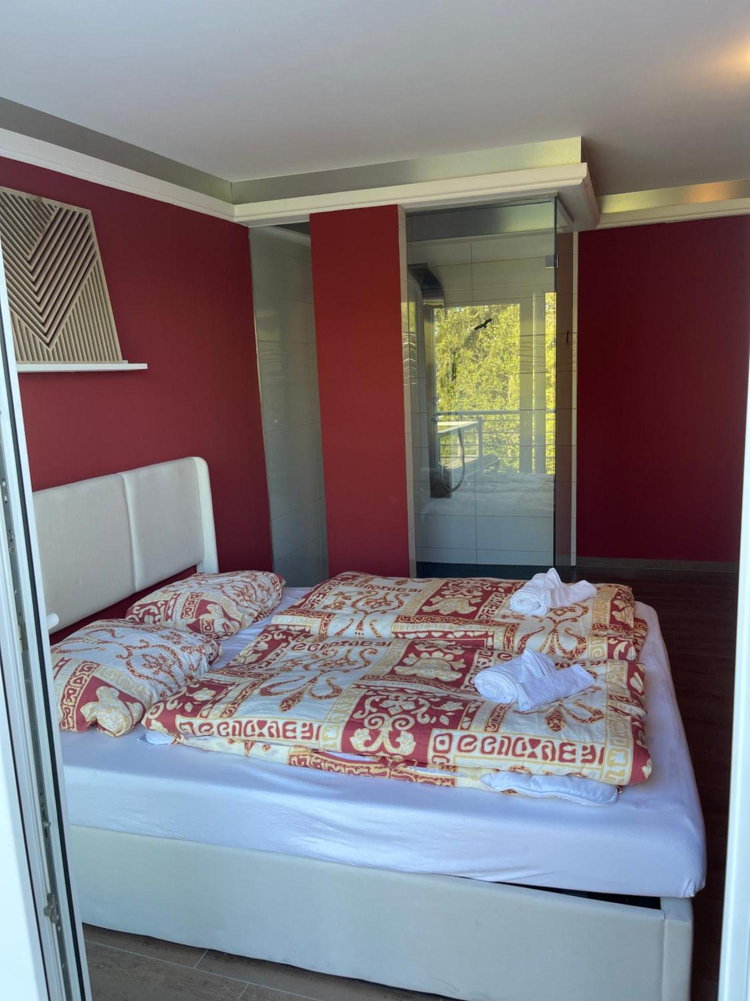 לוהמר Kavkaz Restaurant & Hotel מראה חיצוני תמונה